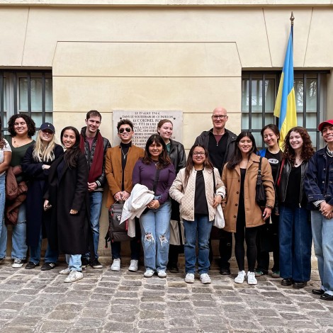 Group photo outside of museum building